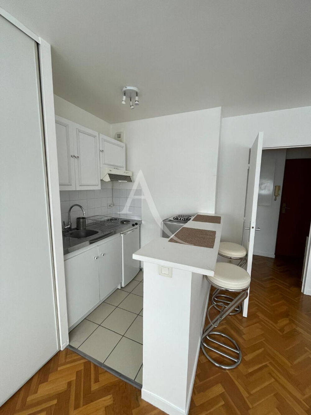 Location Appartement Grand studio - proximité métro Louis Aragon Villejuif