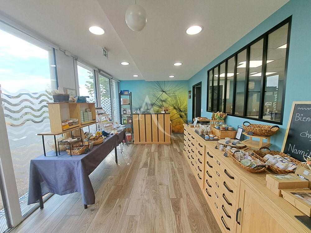 Local commercial de 77 m² à MOUCHAMPS !!
