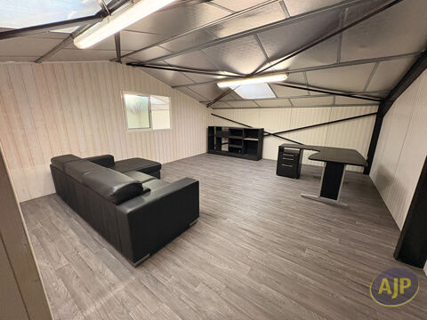   GUJAN MESTRAS - Local d'environ 140m² avec espace bureau. 