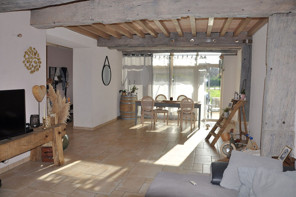 Location Maison Belle maison en pierre à LARNAUD Larnaud