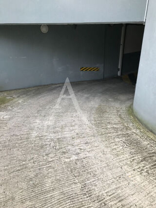 Parking / Garage à louer 