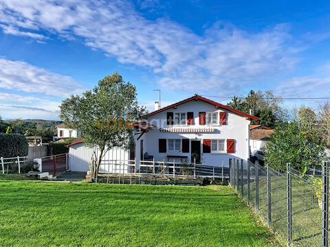   Maison  rnover Villefranque 211.35 m2 avec annexes Maison - 8 pice(s) - 211 m