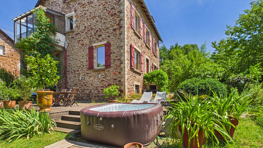 GRANDE MAISON EN PIERRE T6
