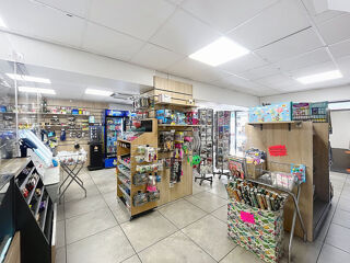 Vente Immeuble LIVRON SUR DROME, immeuble de rapport, commerce, appartement et surface a aménager, bonne rentabilité. Livron sur drome