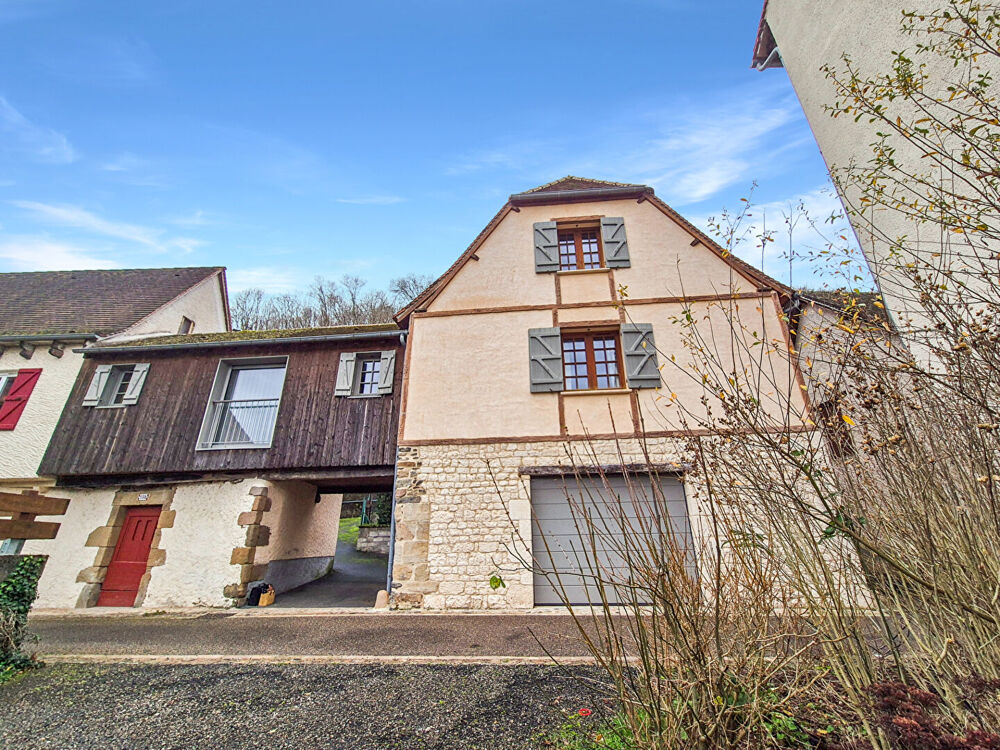 CORREZE. BEAULIEU-SUR-DORDOGNE. Maison impeccable de 2 chambres avec garage. Emplacement au bord de la rivière.
