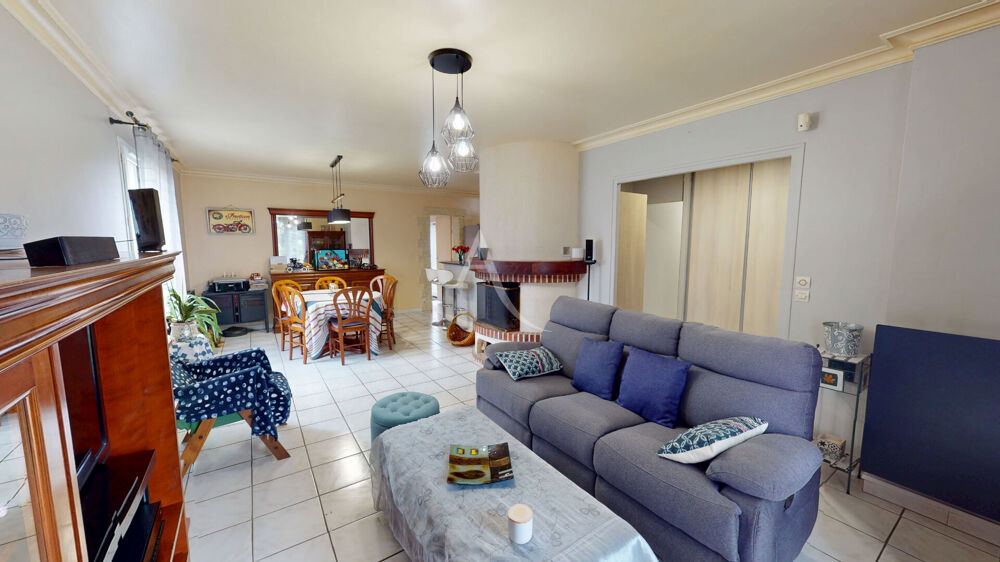 Maison de plain-pied 4 chambres avec jardin, garage et carports Bignoux