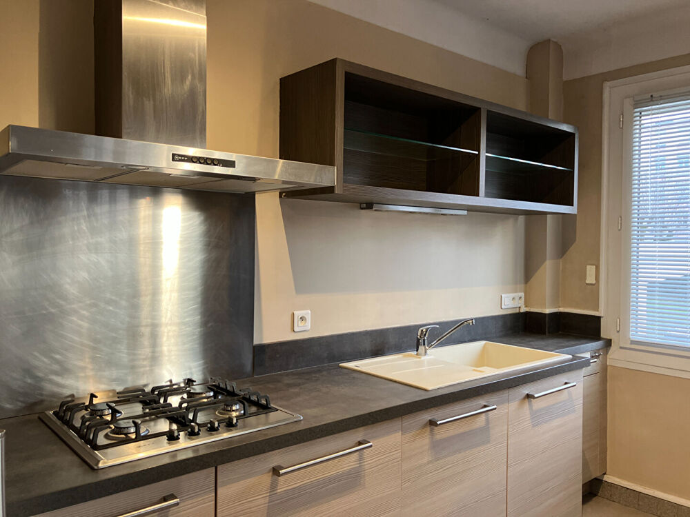 Location Appartement T4 avec garage dans une copropriété proche des Lycées ,collèges et gare Bourg en bresse