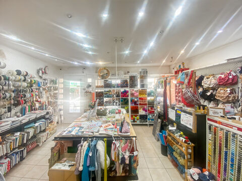   BOURBOURG - Fonds de commerce 51 m² - Mercerie - Laine - Tissus - Dépôt Lingerie 