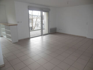  Appartement à louer 4 pièces 84 m²