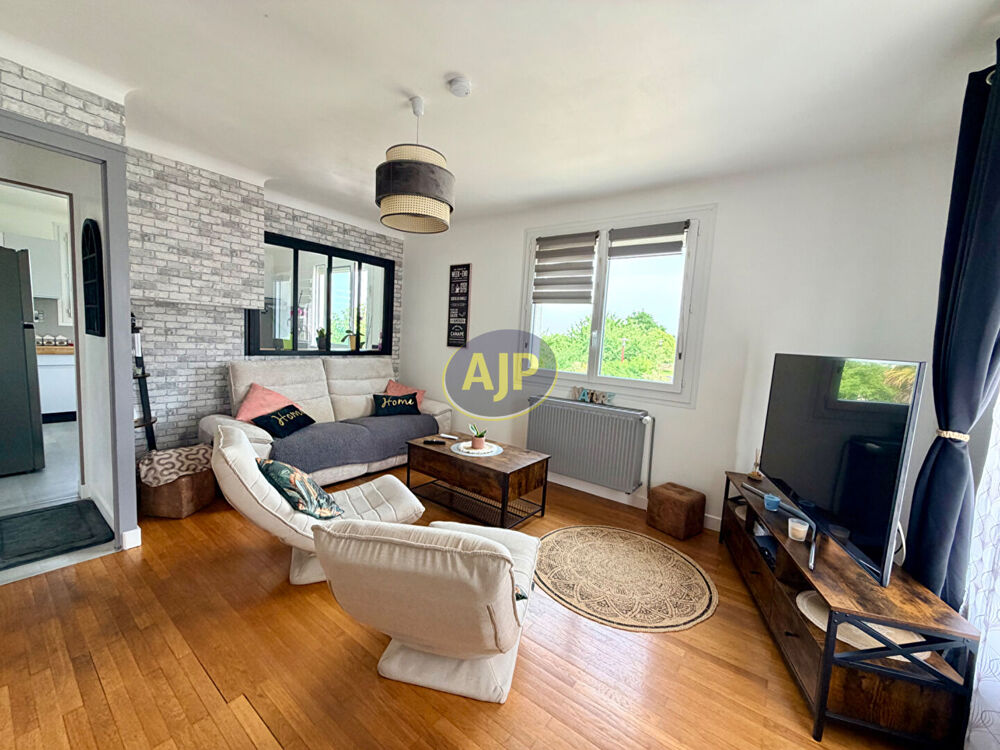 Maison Bourg Avessac - 6 pièces - 108 m2 - 1579 m2 Terrain