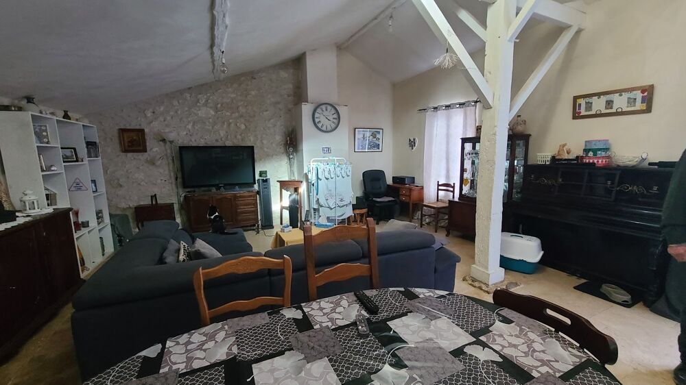 Roquecor - Ancien Prieuré du 15e Siècle avec Gîtes, Terrain Arboré et cave voutée.