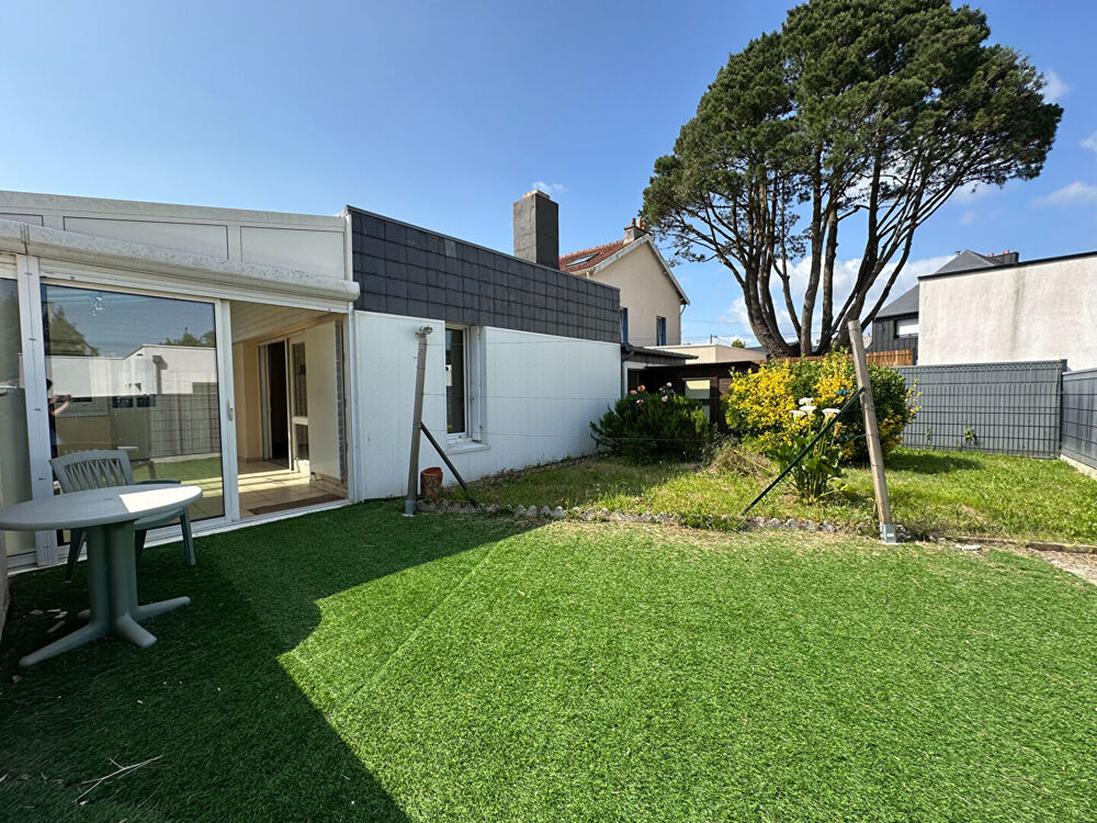 Vente Maison Maison de 107m² à rénover à Vannes Ouest avec jardin, garage et véranda proche commodités Vannes