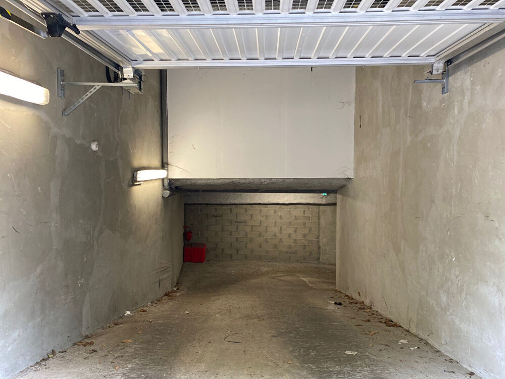 Vente Parking/Garage LYON 3ème - EMPLACEMENT DE PARKING PRIVATIF ? SECTEUR MAISONS NEUVES Lyon 3