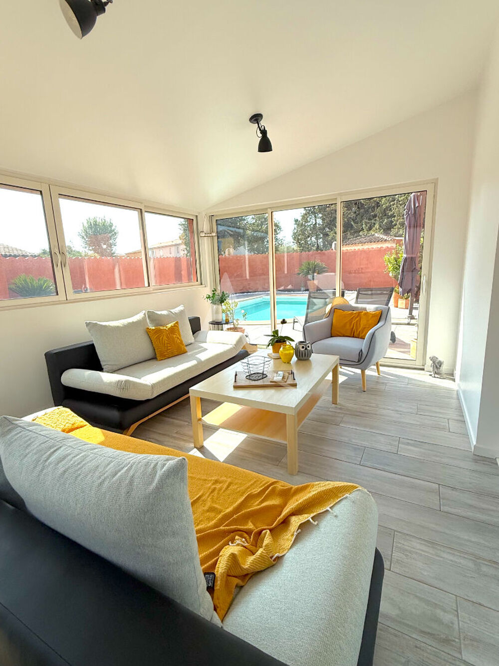 Vente Maison La Crau Maison non mitoyenne avec piscine, 4 chambres, garage et 3 parkings La crau