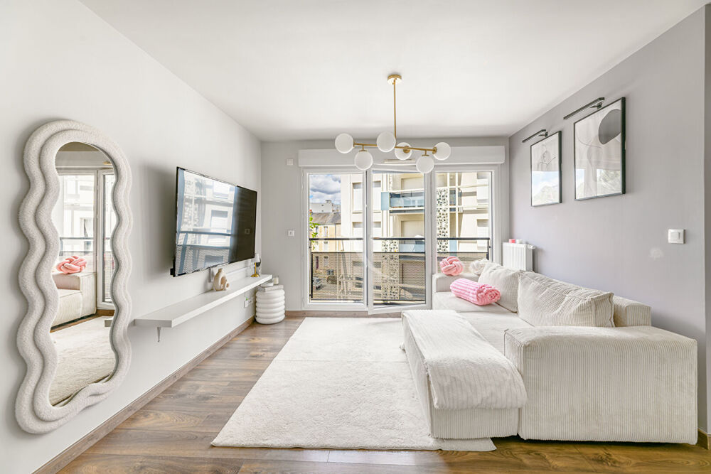 Vente Appartement Investissez à Tours dans un T2 récent avec parking et locataire en place Tours