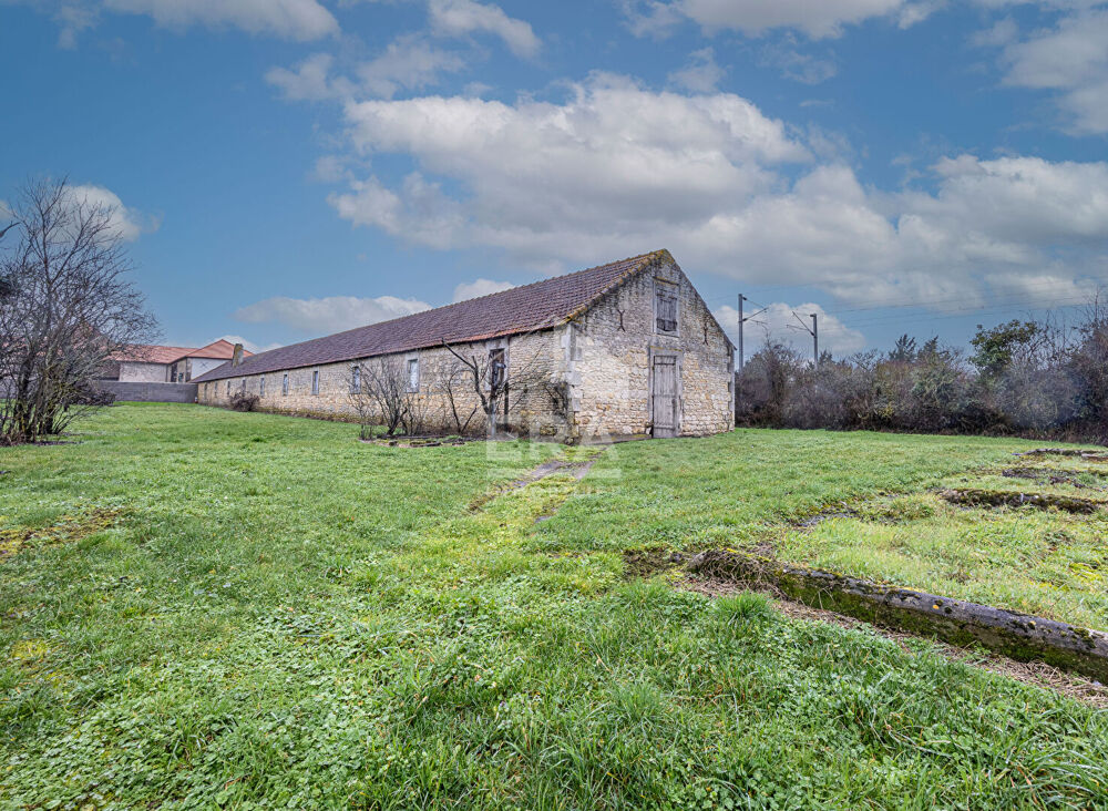 FORGES (17) - LOT À RÉHABILITER - 4380 m² DE PARCELLE