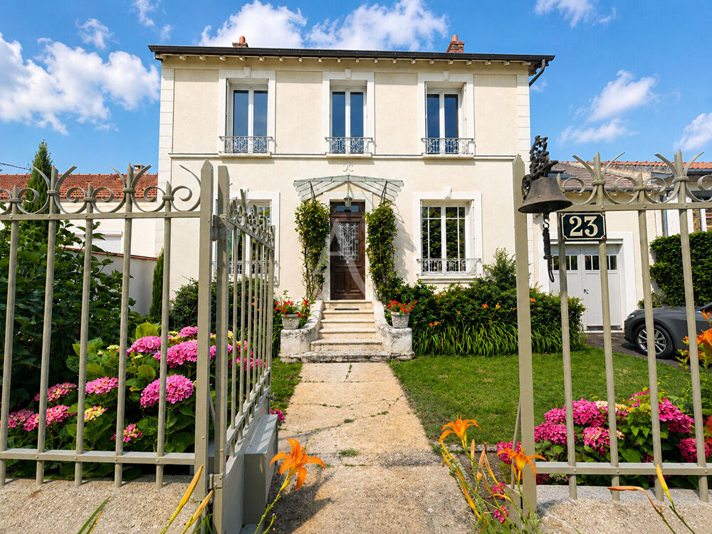 Maison de caractère rénovée 7 pièces + cave totale et Garage