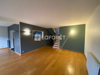  Maison à louer 7 pièces 111 m²