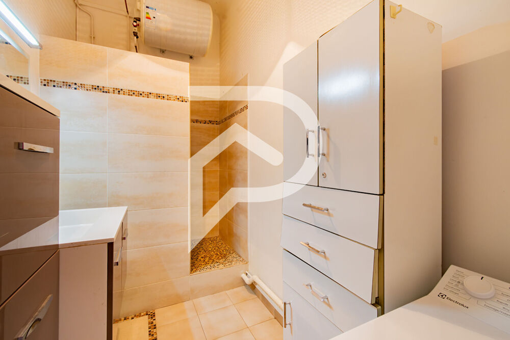 Vente Appartement Appartement  Bd CHAVE  quartier  CAMAS  vue Notre Dame - T3  de 79 m2 avec  Cave , box  fermé  . Marseille 13005 Marseille 5