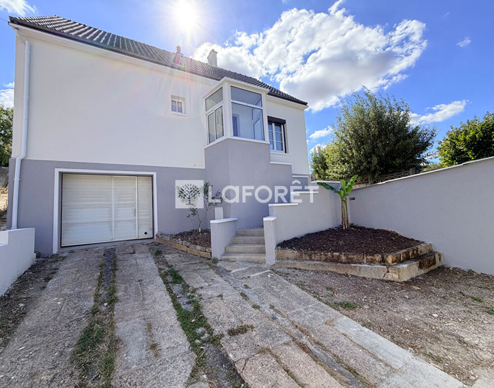 Maison rénovée de 115 m², 4 chambres, sous-sol total et jardin arboré