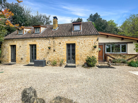   DORDOGNE. Sainte-Mondane. Maison en pierre avec 3 chambres, beau g�te, garage et grange sur un terrain de 21 205m2. Maison - 6 pi�ce(s) - 118 m�