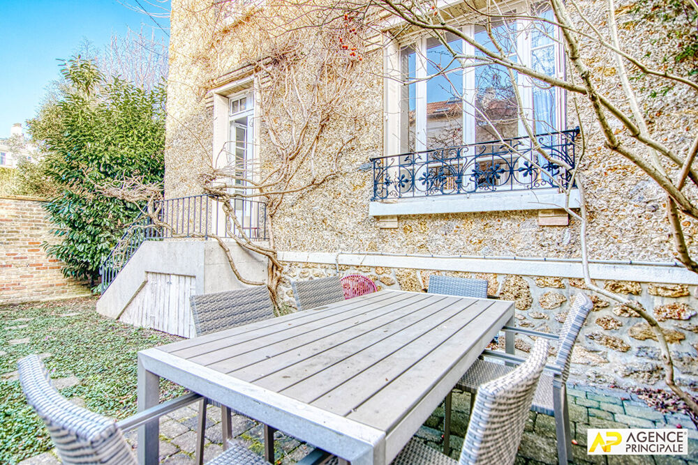 Maison 6 pièces 210 m² · à Versailles · 210 m² · 1 850 000 €