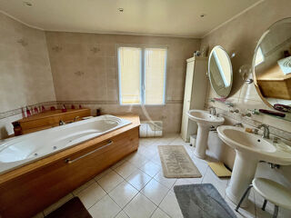  Appartement  vendre 8 pices 179 m