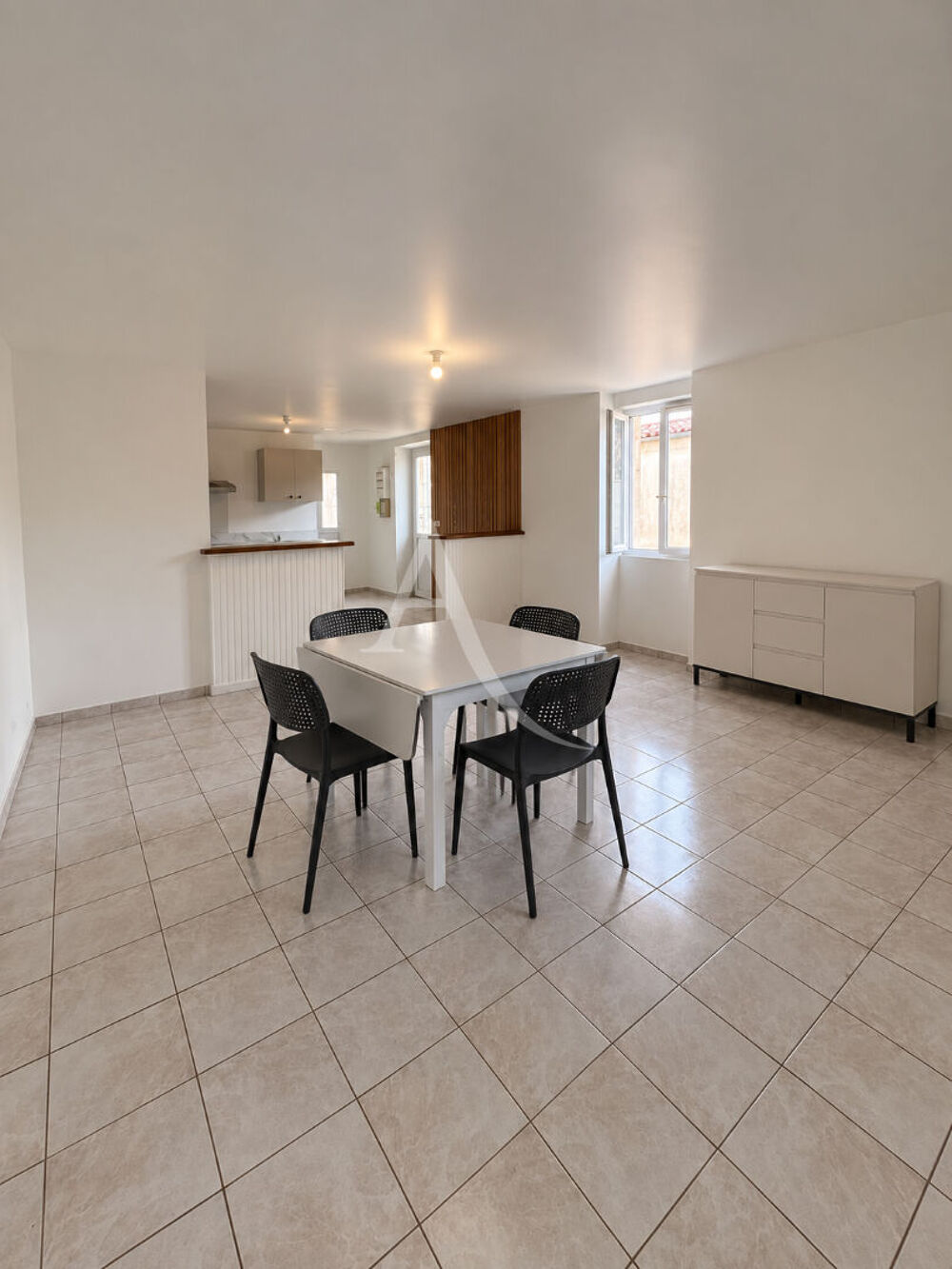 T3 MEUBLÉ DANS IMMEUBLE CENTRE SOUBISE
