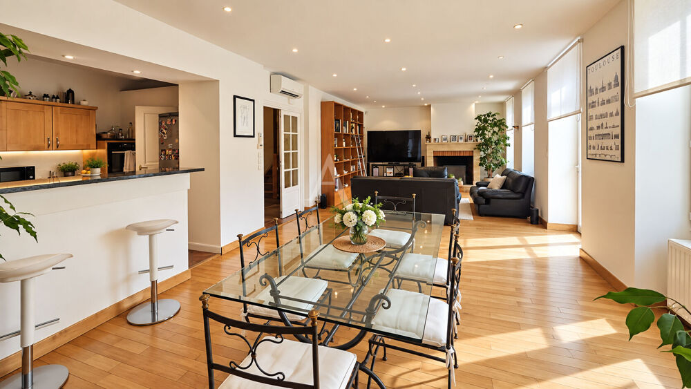Vente Maison Montjoire, maison de caractère type 6 avec piscine et dépendances. Montjoire