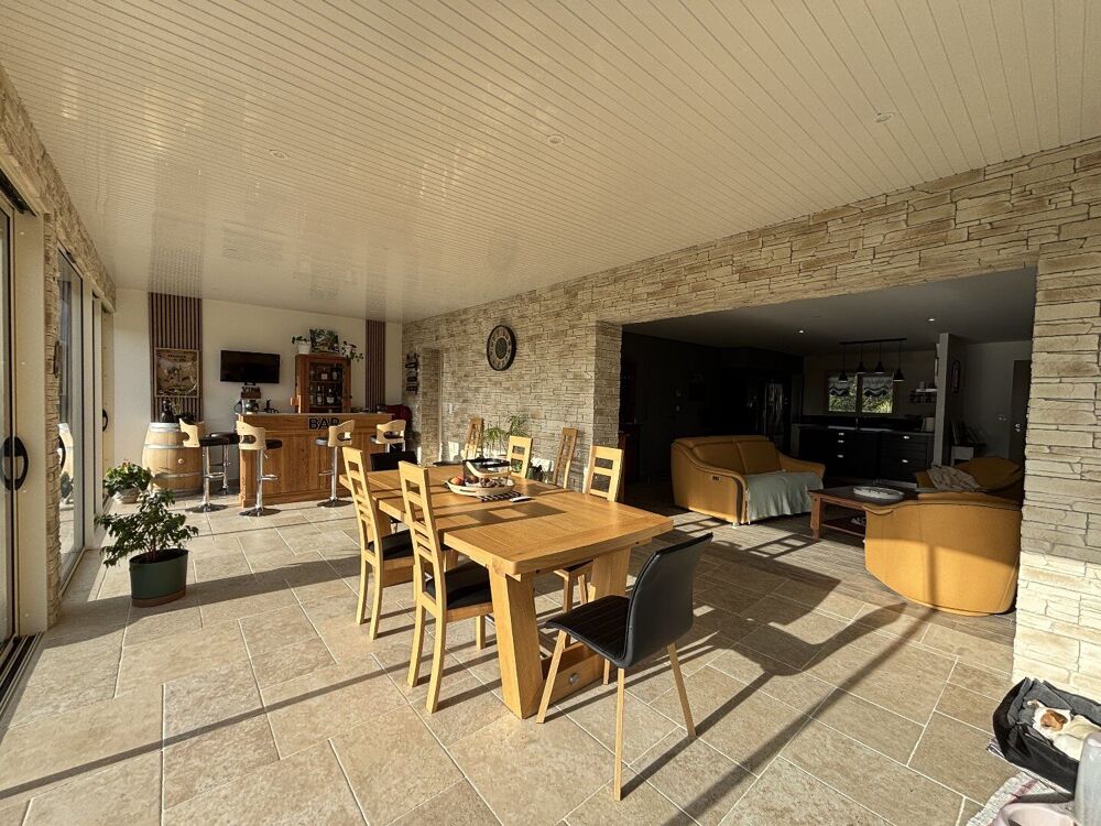 Maison moderne construite en 2018 sur 1,7 hectare avec grand hangar de 372 m²
