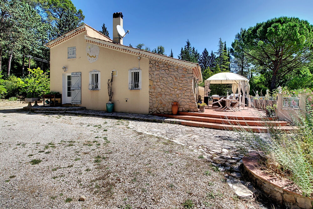 A VENDRE EN EXCLUSIVITE! Maison de plain-pied avec piscine et studio indépendant.