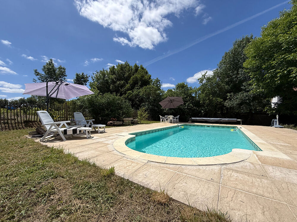 Propriété de charme au style de vie français avec deux gîtes, un vignoble et une piscine