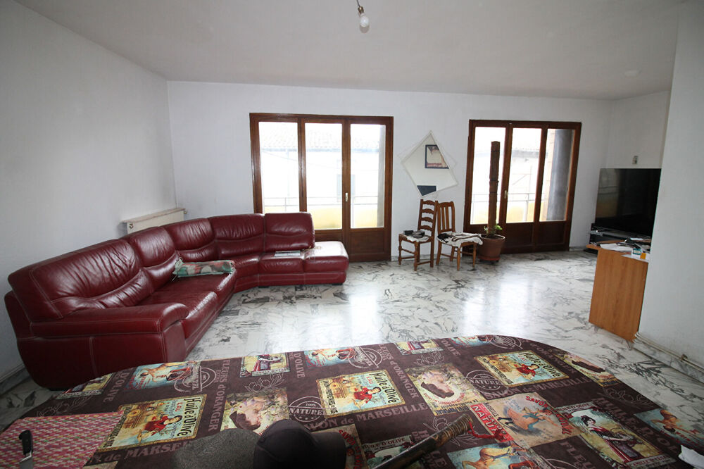 Vente Appartement NIMES CENTRE VILLE Appartement de type 4 de 89m² avec ascenseur, 2 balcons et une cave. Nimes