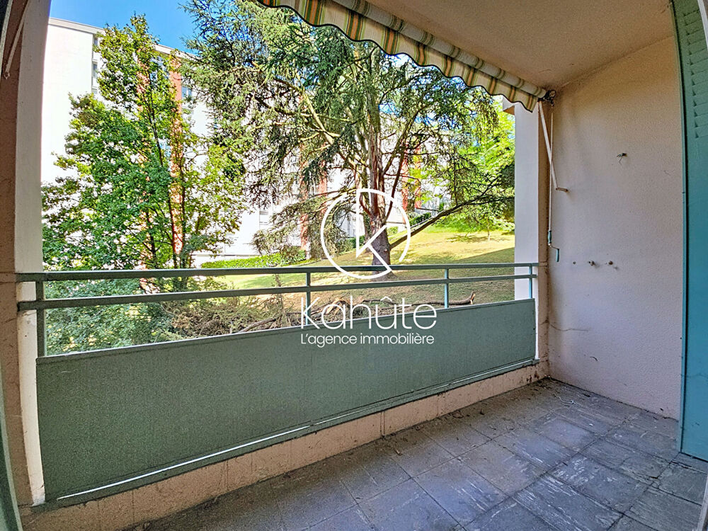 Tout à pied pour ce T3 à Lyon de 57 m2 avec balcon