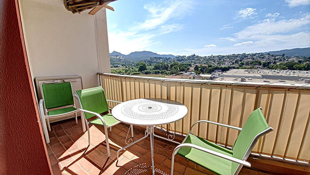 COUP DE COEUR ! Beau 2 pièces de 44m² avec parking. Plage et commerces à pied !