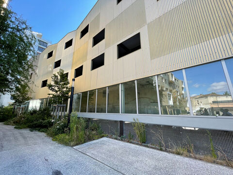 Bassin à Flot Bureaux ou local commercial Brut 270000 33000 Bordeaux