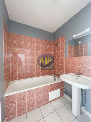  Appartement à louer 2 pièces 50 m²