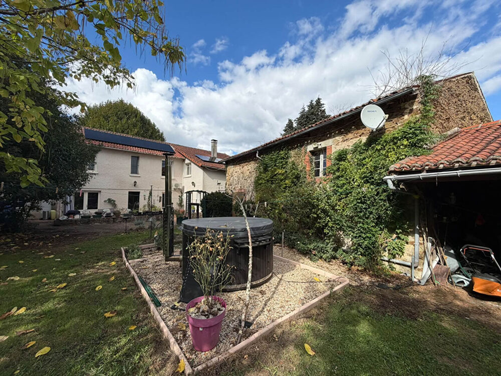 Vente Maison HAUTE VIENNE - Charmante maison familiale avec 5 chambres, grande grange, cour privative, verger et équipements énergétiques per Saint bonnet de bellac