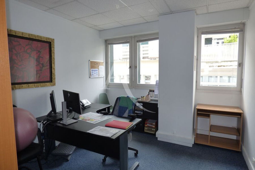   Saint Jean de Luz - Centre - Local professionnel d'environ 120 m² avec ascenseur Saint jean de luz