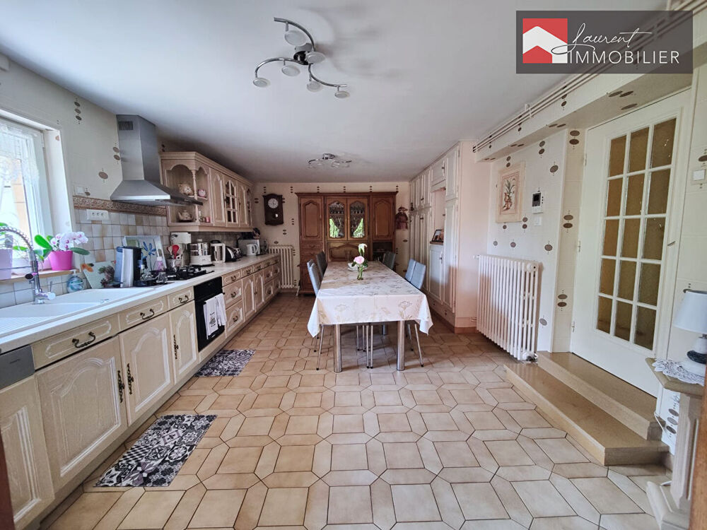 Maison sur deux niveaux, 3 chambres, fort potentiel - 71118 SAINT MARTIN BELLE ROCHE
