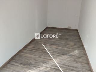 Appartement à louer 3 pièces 96 m²