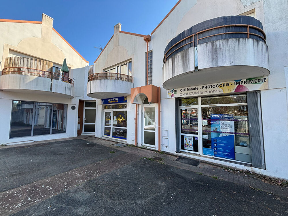   Local commercial Aytré centre proche Mairie place des Charmilles 