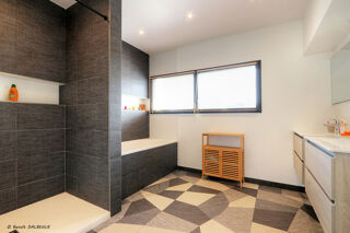  Maison  vendre 8 pices 230 m