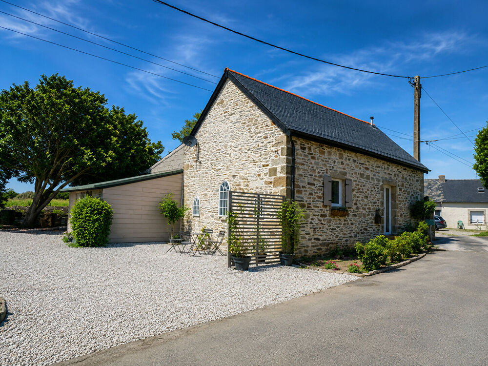 Vente Maison MORBIHAN. À proximité de Gourin : charmante maison individuelle en pierre de 3 chambres, entièrement meublée et récemment rénové Gourin