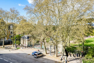  Appartement à louer 3 pièces 110 m²