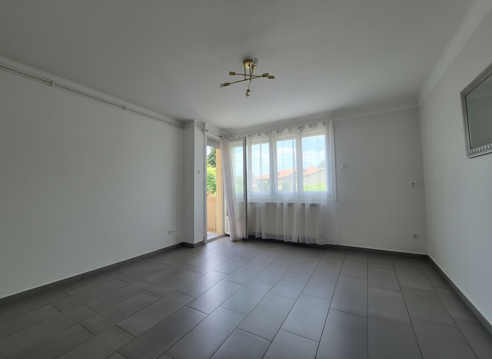 MILLAU, Appartement T4 traversant avec vue dégagée