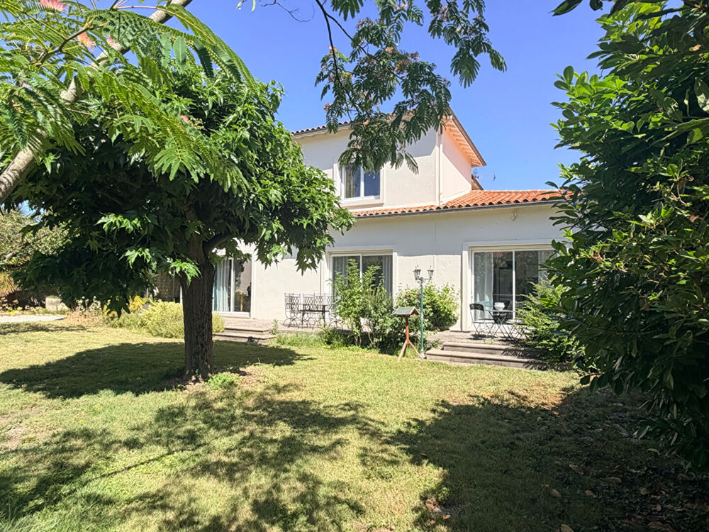 Maison 6 pièces 191 m² · à Rochefort · 191 m² · 659 925 €
