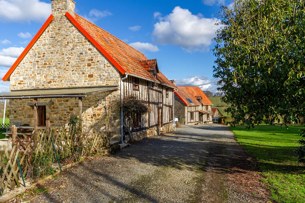 MANCHE: Maison de caractère et gîte dans une campagne paisible a Isigny Le Buat.