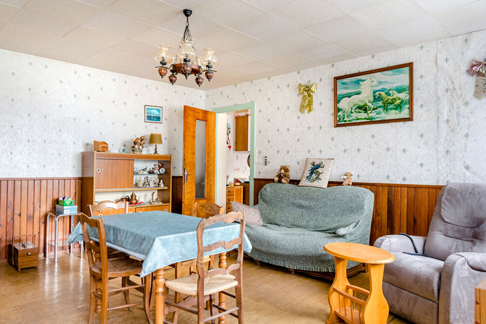 Maison à rénover avec grands volumes secteur Saulnot et belles dépendances