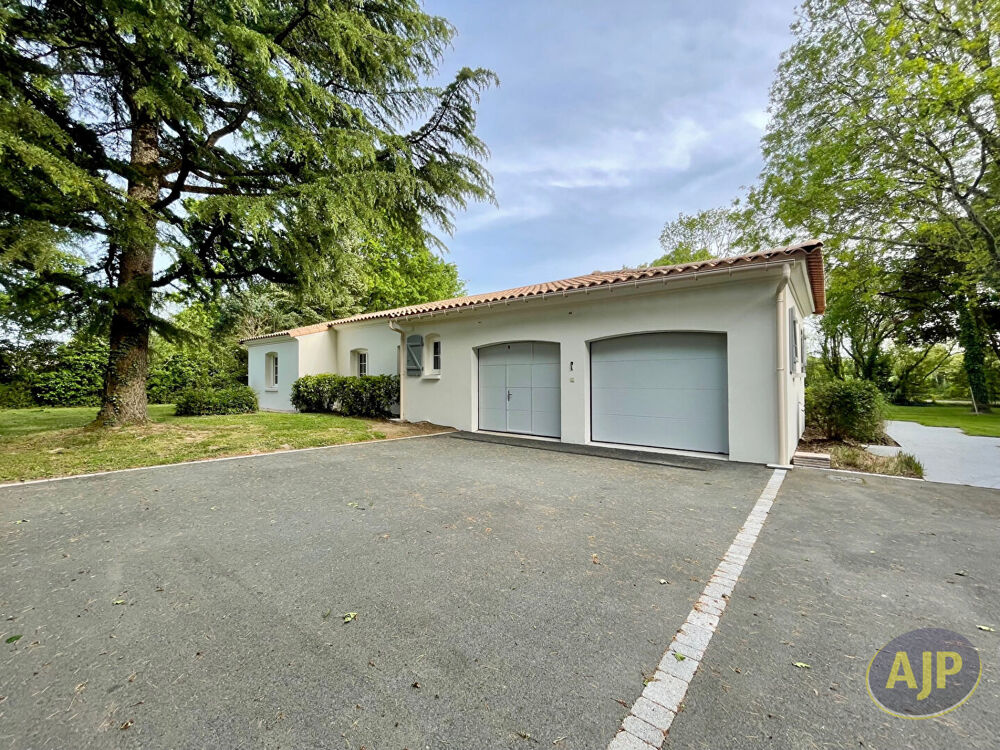 Vente Maison Maison Aizenay 8 pièce(s) 202 m2 Aizenay